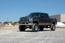 Ford F250 4WD (2005-2007) 6" Rough Country Lift Kit 4x4 Off Road